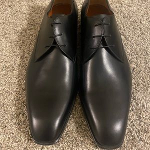 A.Testoni Mens dress shoes. Black. Size 11. Leather upper. Leather sole.